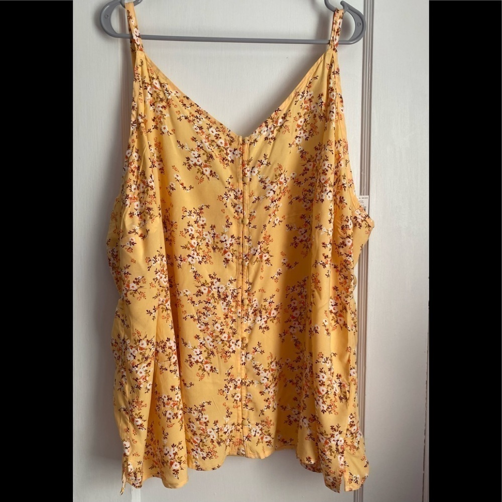 NWT Floral Button Down Cami Top- 4X with front buttons